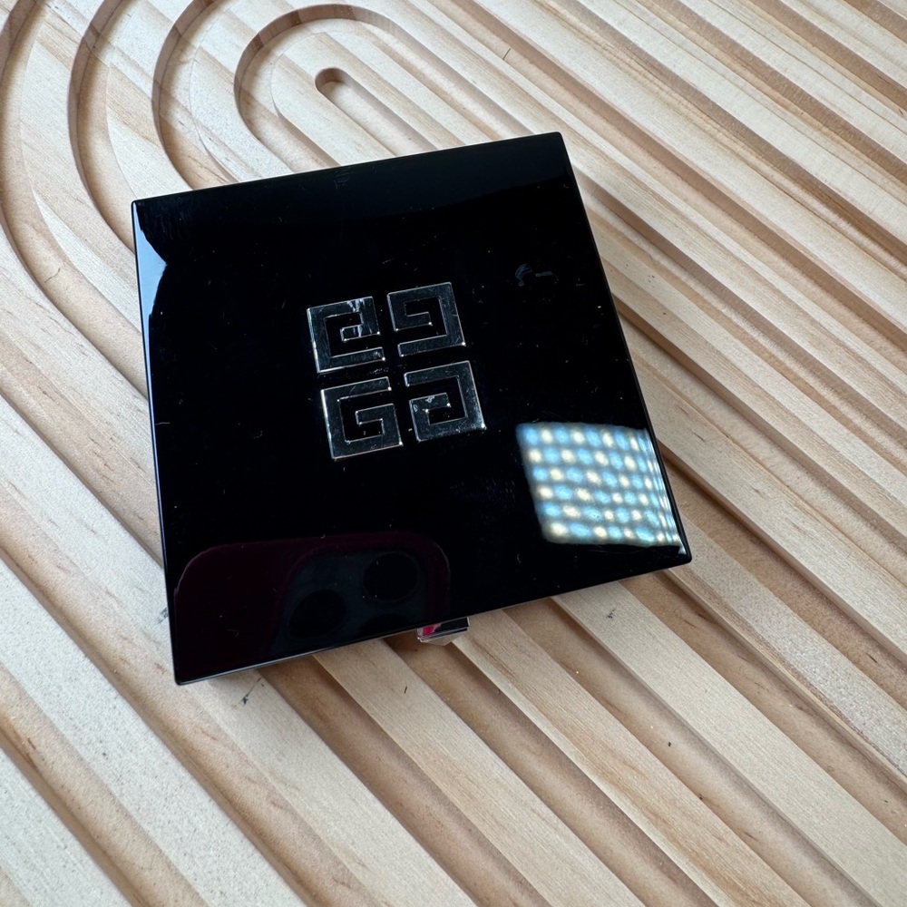 NWOB Givenchy Teint Couture Shimmer Powder - 02 Shimmery Gold